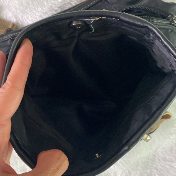 Small Black and tan purse - Picture 13 of 17